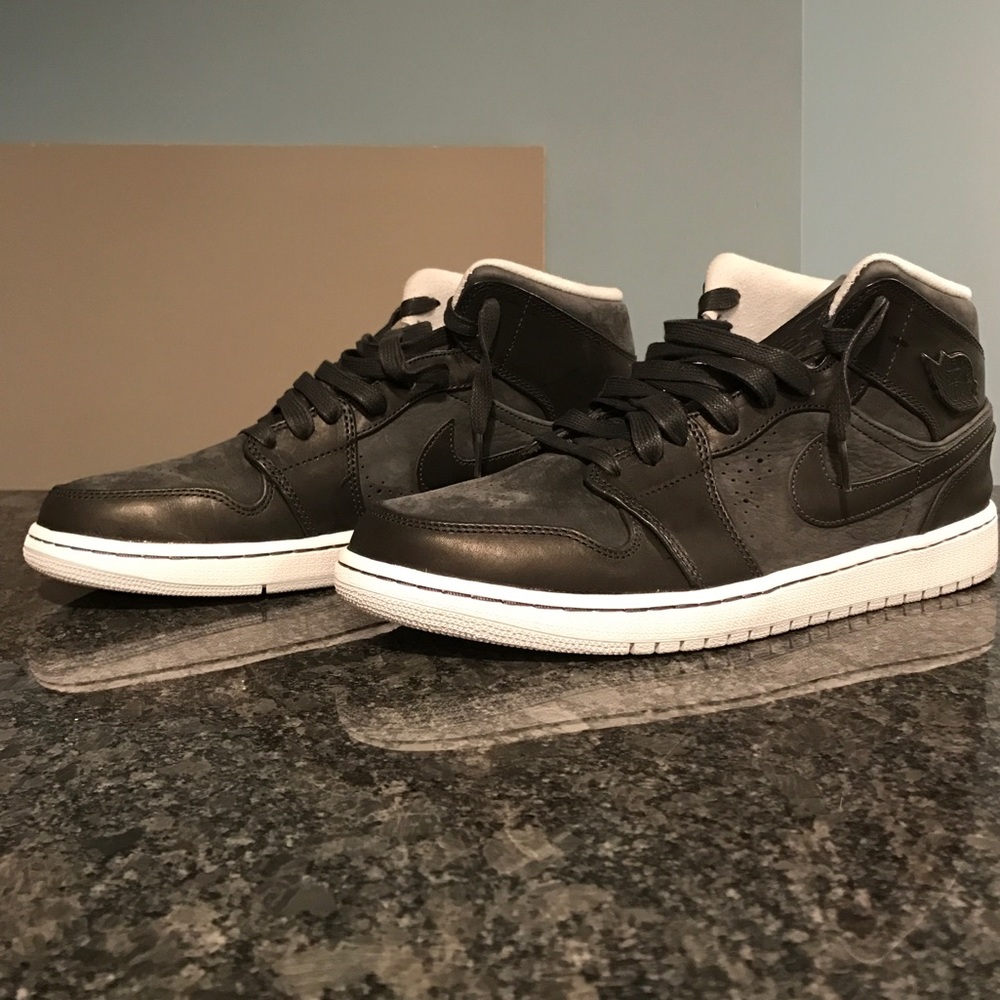 AIR JORDAN 1 MID
