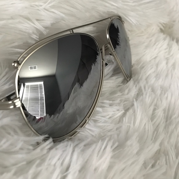 (New) Silver Outer Rim Futuristic Sunnies - Picture 1 of 1
