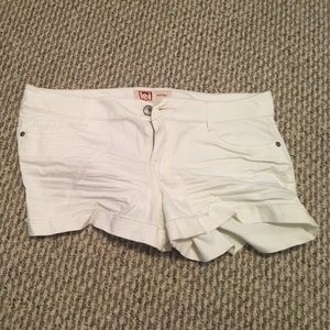 lei Shorts - Lei white shorts! lei Shorts - Lei white shorts!