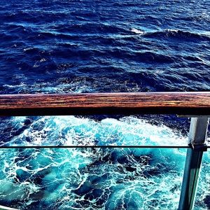 Meet your Posher, Crystal