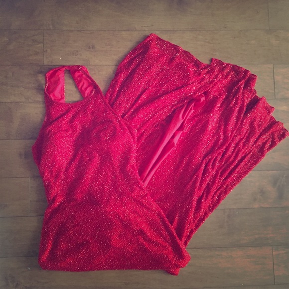 Cache red beaded gown - Picture 1 of 4