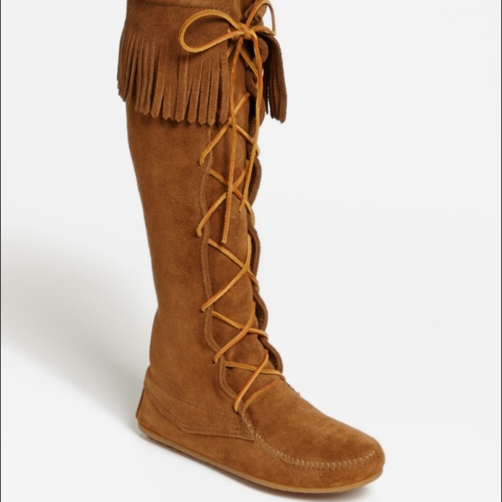 Minnetonka Boots sz 8