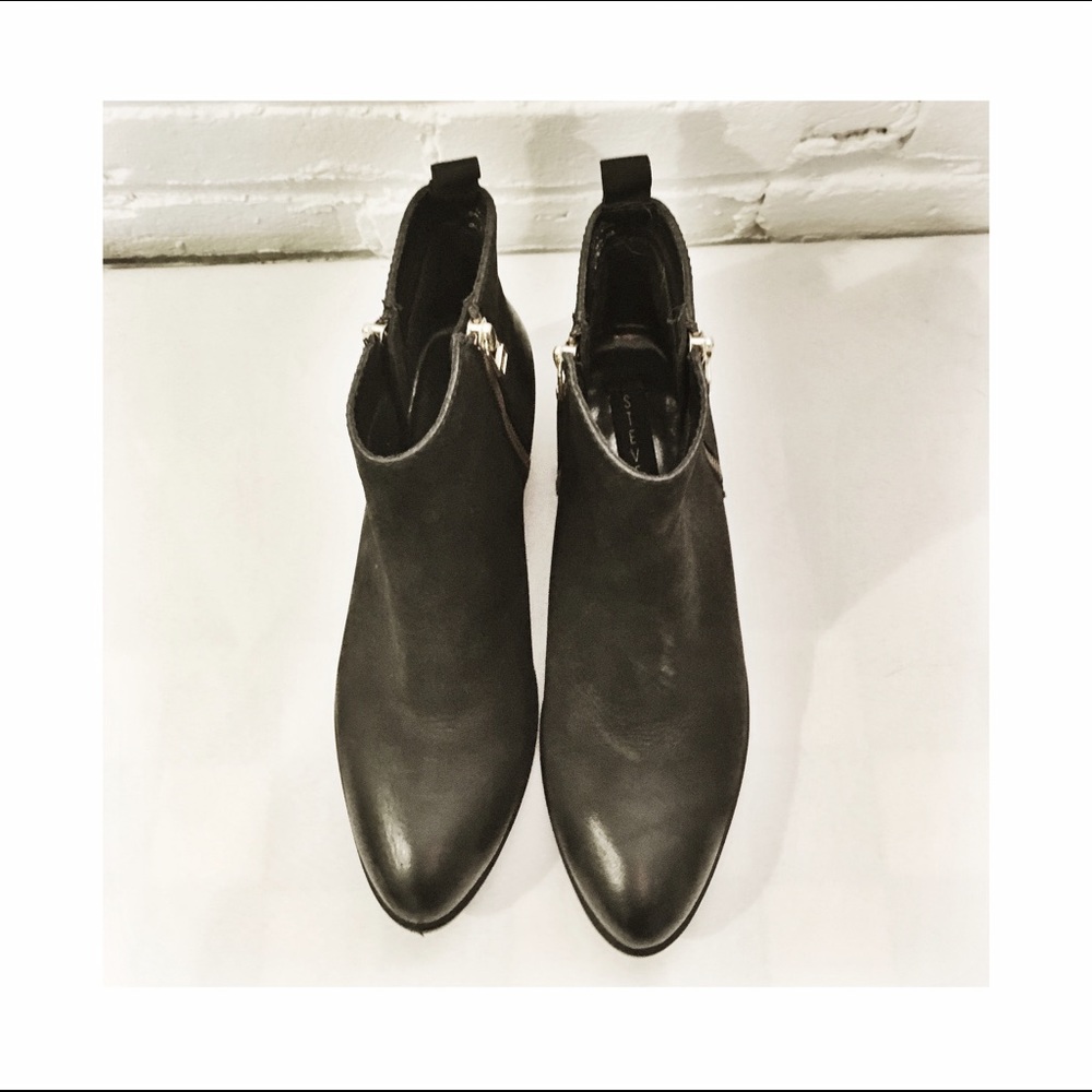 Black Steve Madden double gold zipper ankle boot