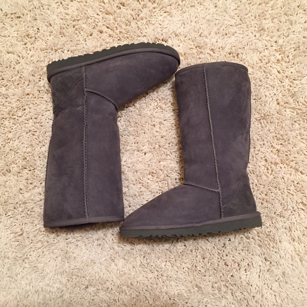 Long grey ugg boots💗