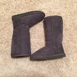 Long grey ugg boots💗