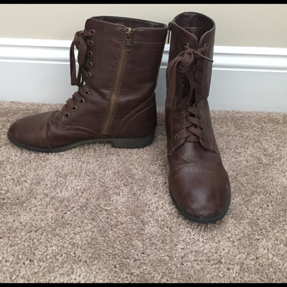 Combat boots