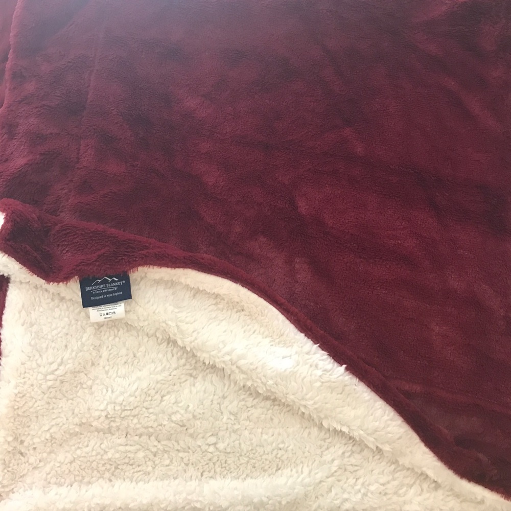 Berkshire Blanket: Dual color throw (red/white)