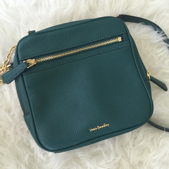 Vera Bradley Bags - Vera Bradley Emerald Green Crossbody Chain Bag! Vera Bradley Bags - Vera Bradley Emerald Green Crossbody Chain Bag!