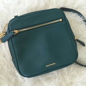 Vera Bradley Bags - Vera Bradley Emerald Green Crossbody Chain Bag! Vera Bradley Bags - Vera Bradley Emerald Green Crossbody Chain Bag!