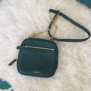 Vera Bradley Bags - Vera Bradley Emerald Green Crossbody Chain Bag! Vera Bradley Bags - Vera Bradley Emerald Green Crossbody Chain Bag!