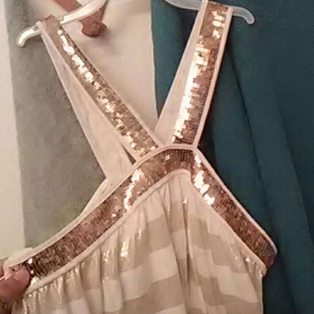V-strap shirt - Picture 3 of 4