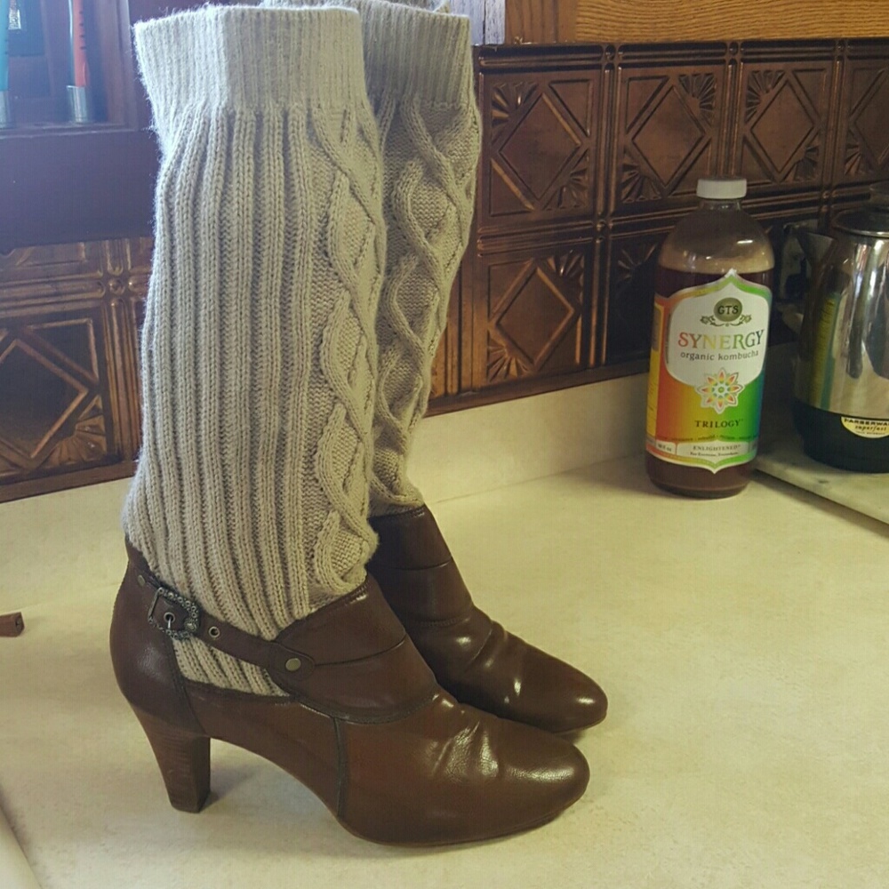Cable knit sweater boots!