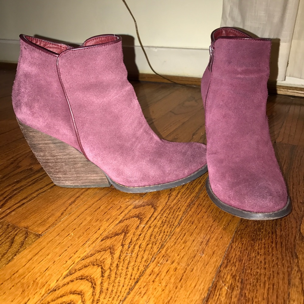 Maroon booties