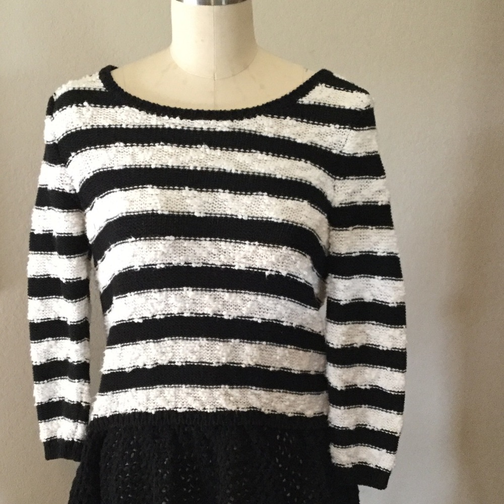 KNITTED & KNOTTED sweater top size Small.