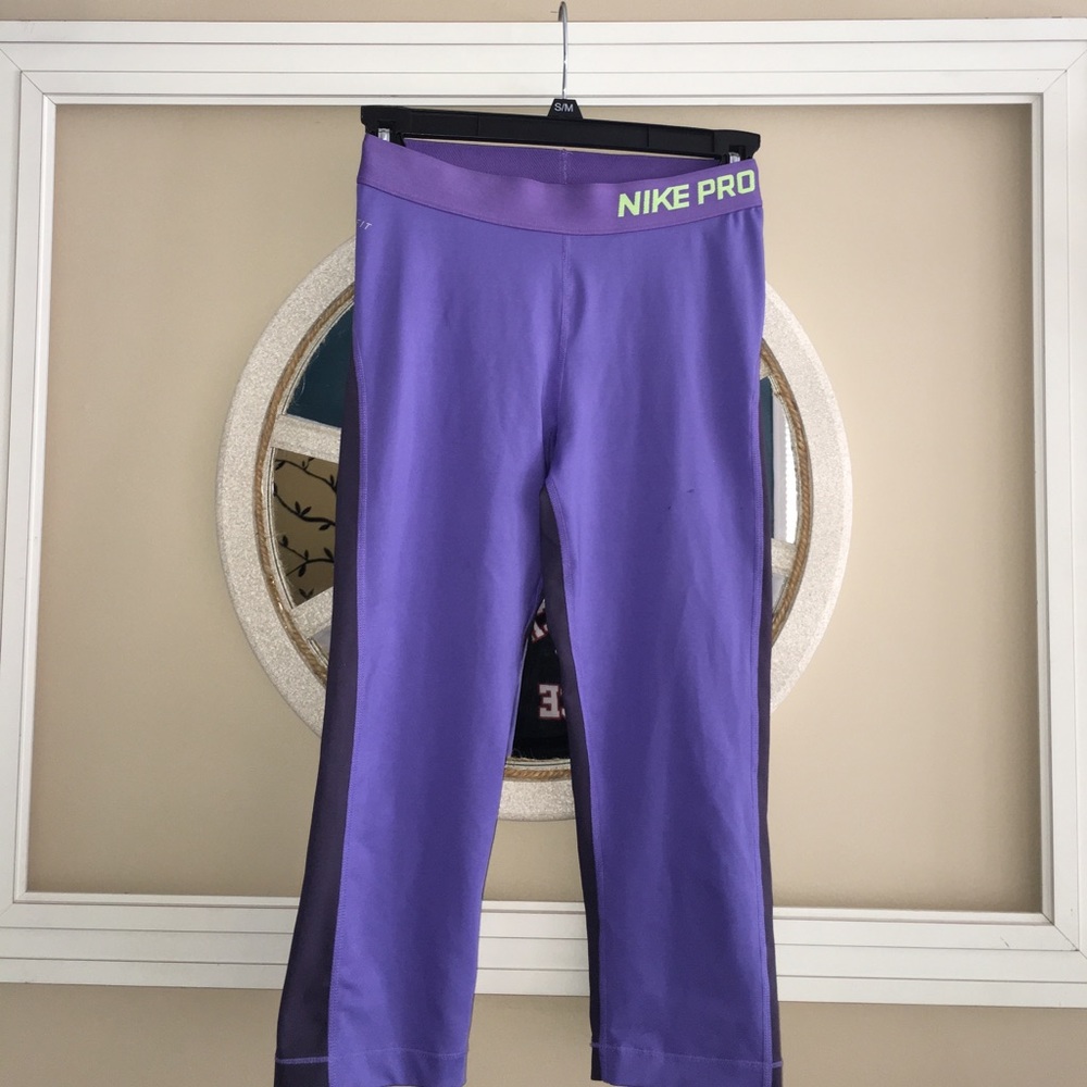 Nike Pro Capri Pants
