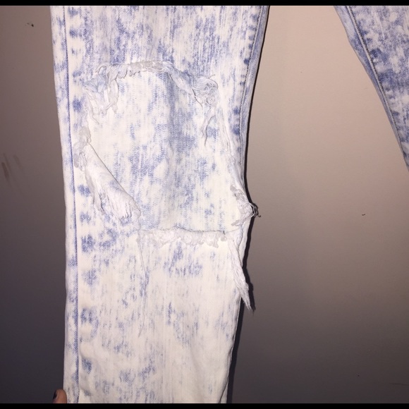 LF Bleached and ripped boyfriend Jean - Picture 3 of 4