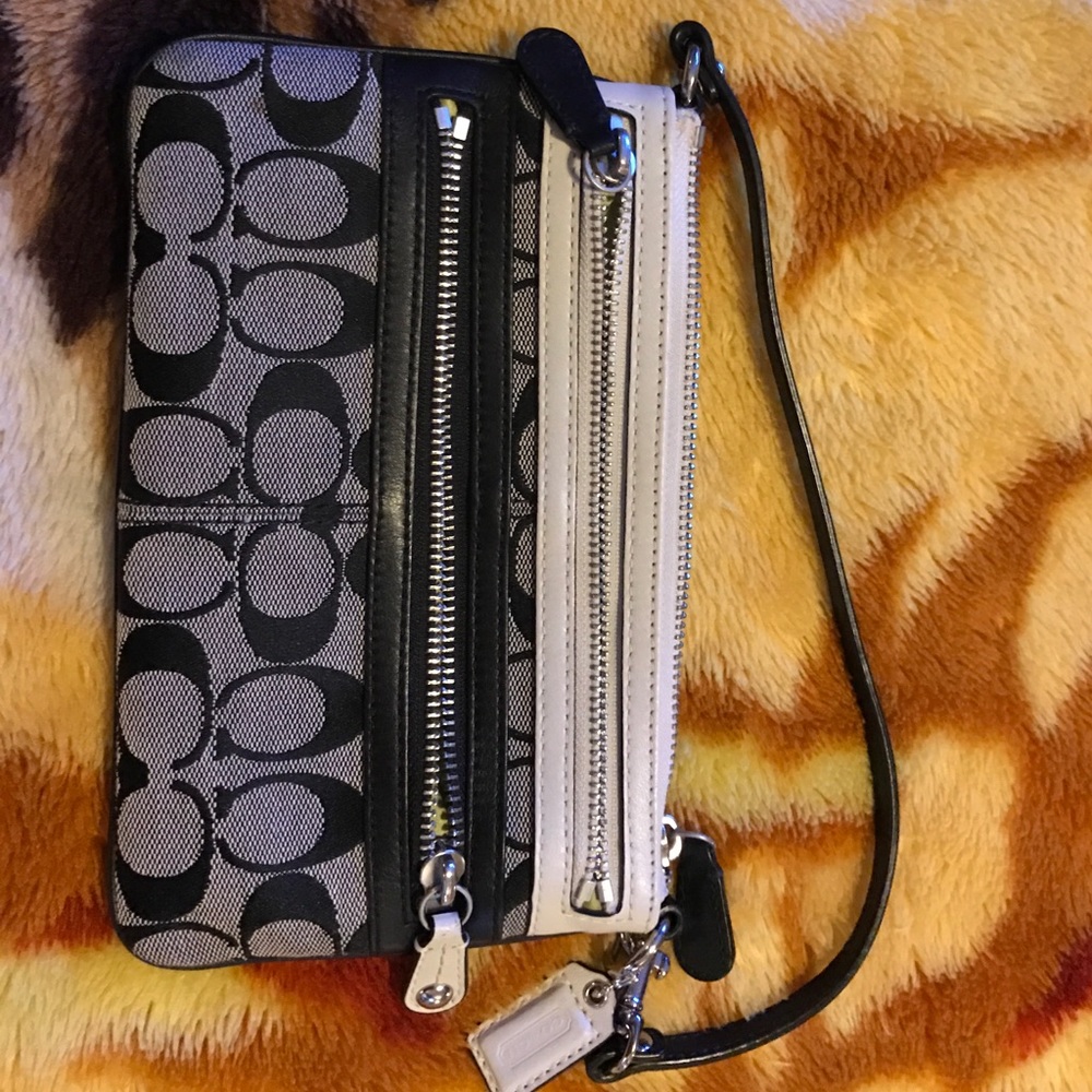Black and white wristlet