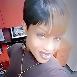 Meet your Posher, Monique