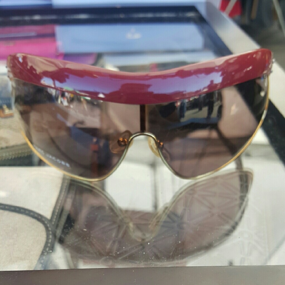 Woman Marc Jacob's sun glasses
