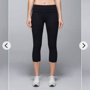 Lululemon Up the Pace Crop. EUC.