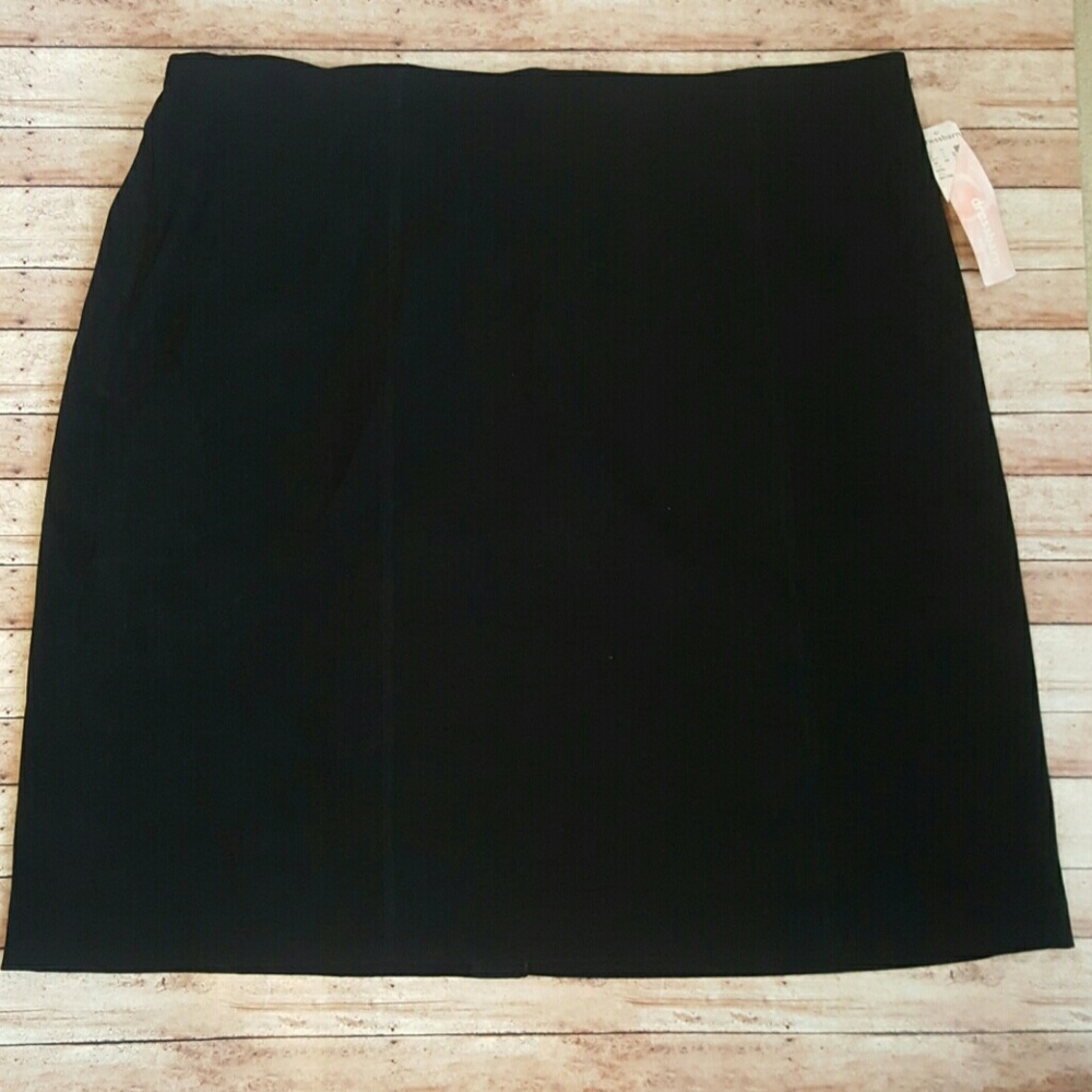 Dress Barn Black Skirt Size 22 **NEW**
