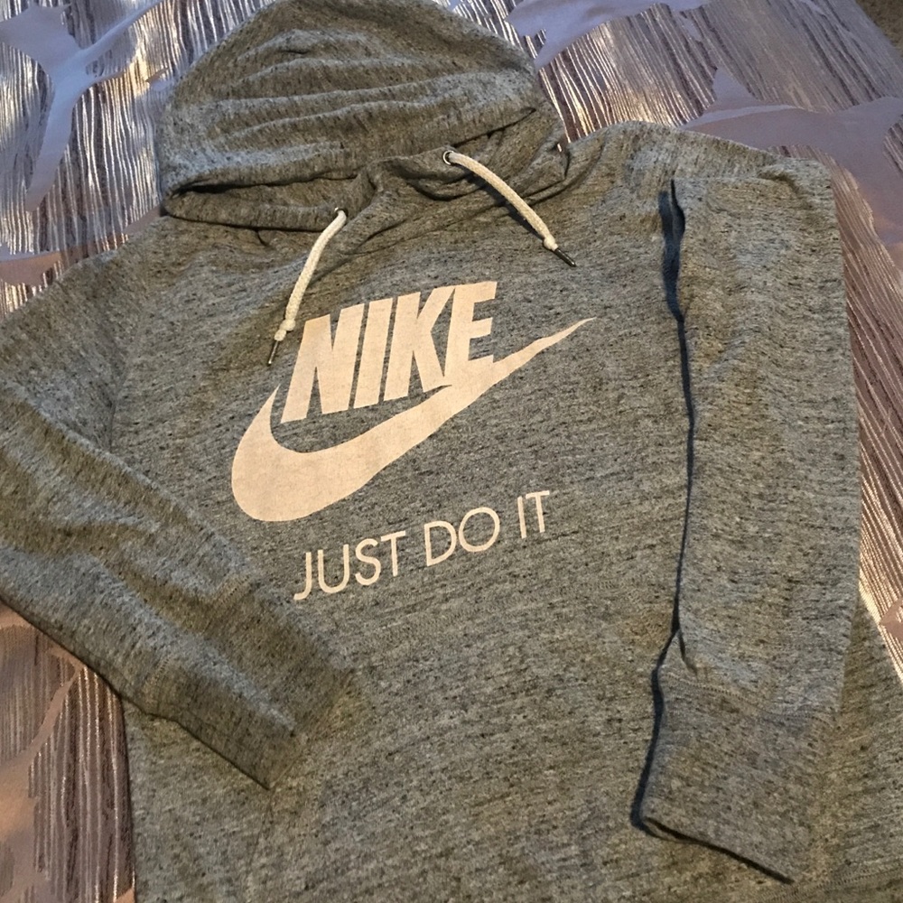 Grey Nike ✔️Pull over. So comfortable!