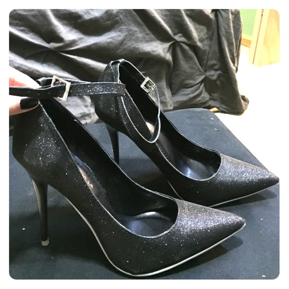 Ankle strap high heel - Picture 1 of 5