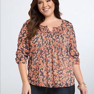 Torrid poppy print pintuck blouse.