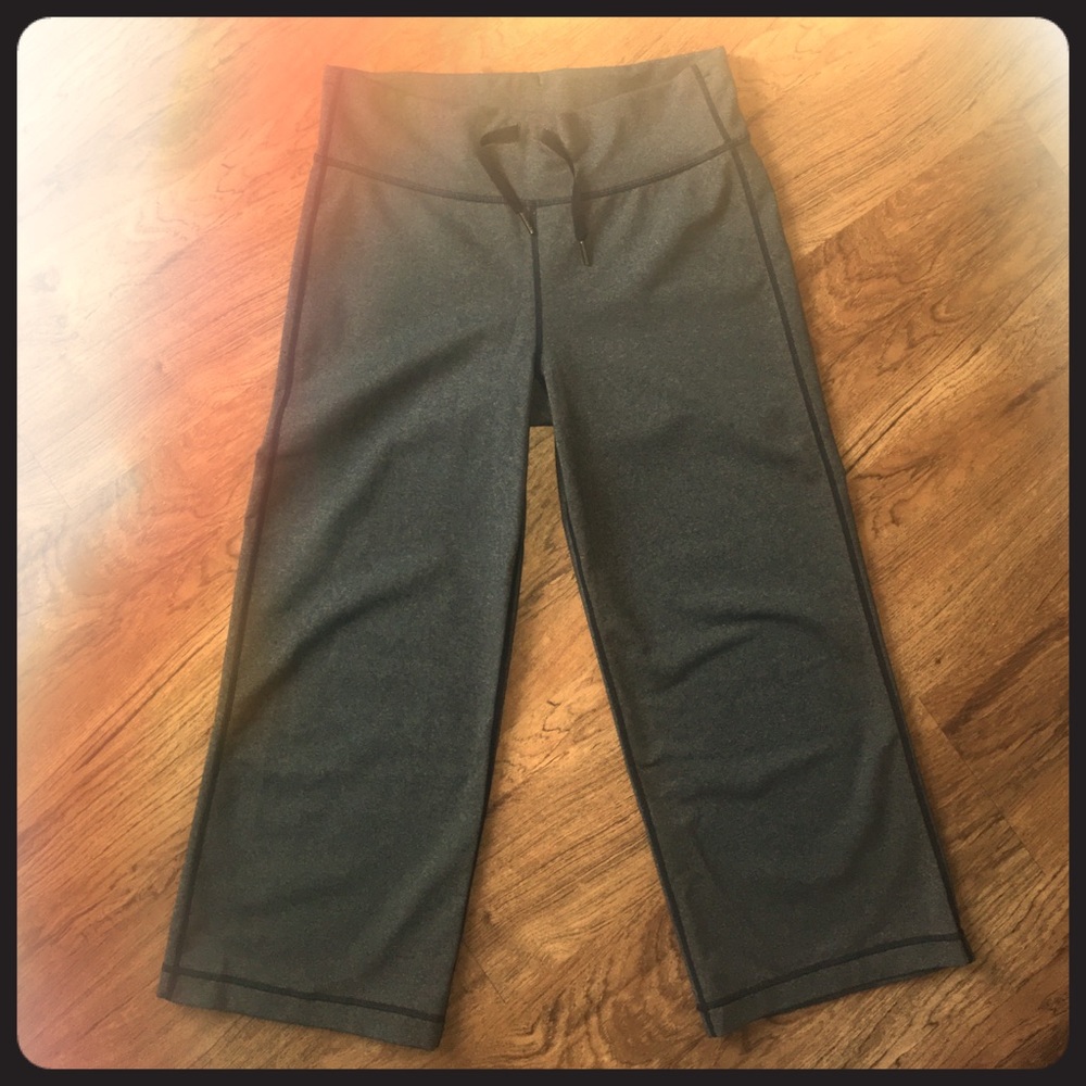 Lululemon Athletica Size 6 Yoga Crop Pants