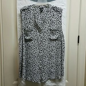 Button up Torrid Snow Cheetah Tunic