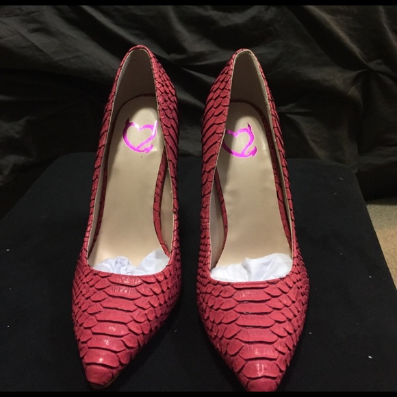 Snake skin Heels - Picture 2 of 4