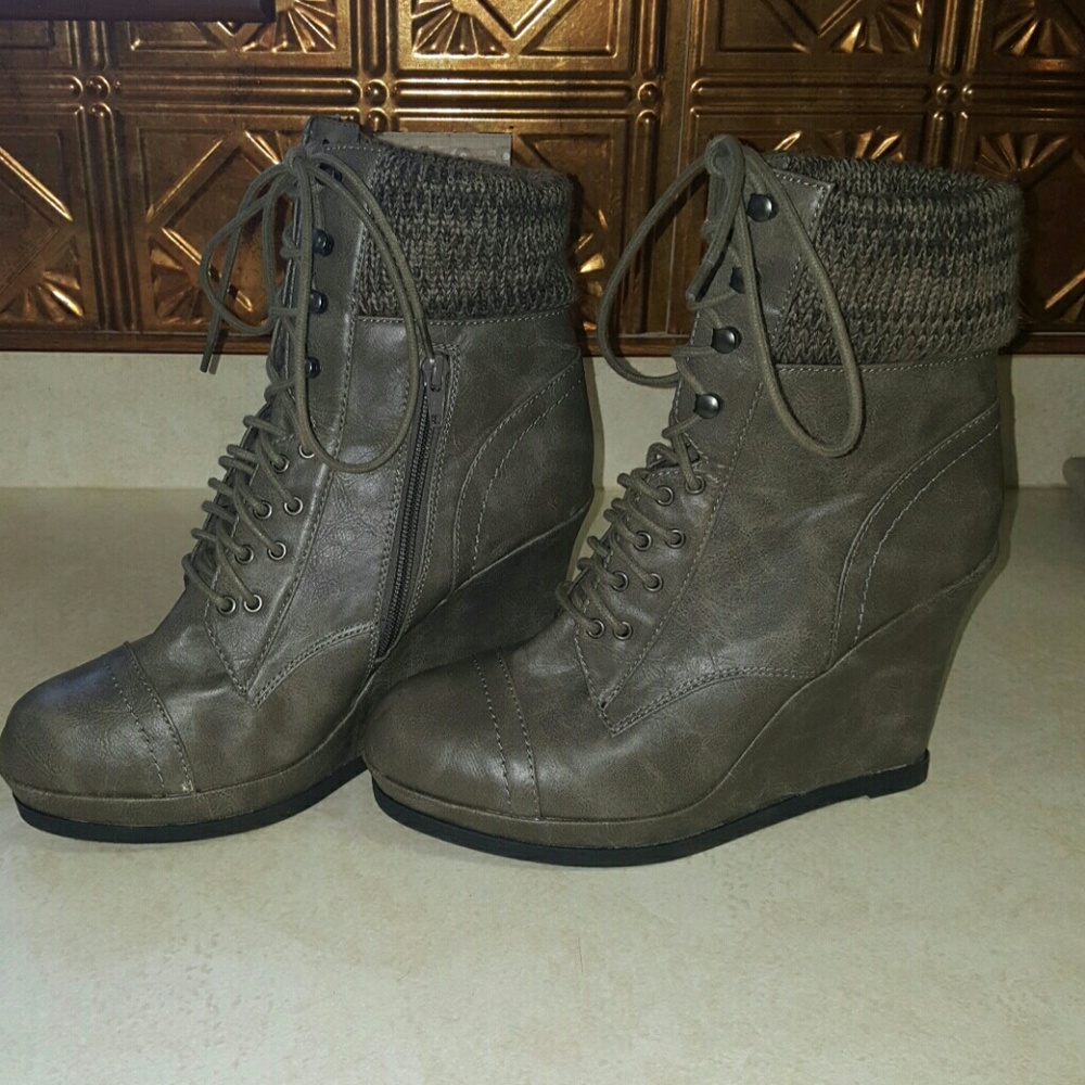 Gray wedge sweater cuff ankle boots!