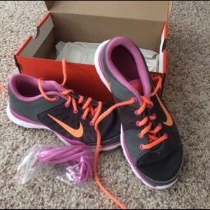 Nike Women's Tennis Shoes