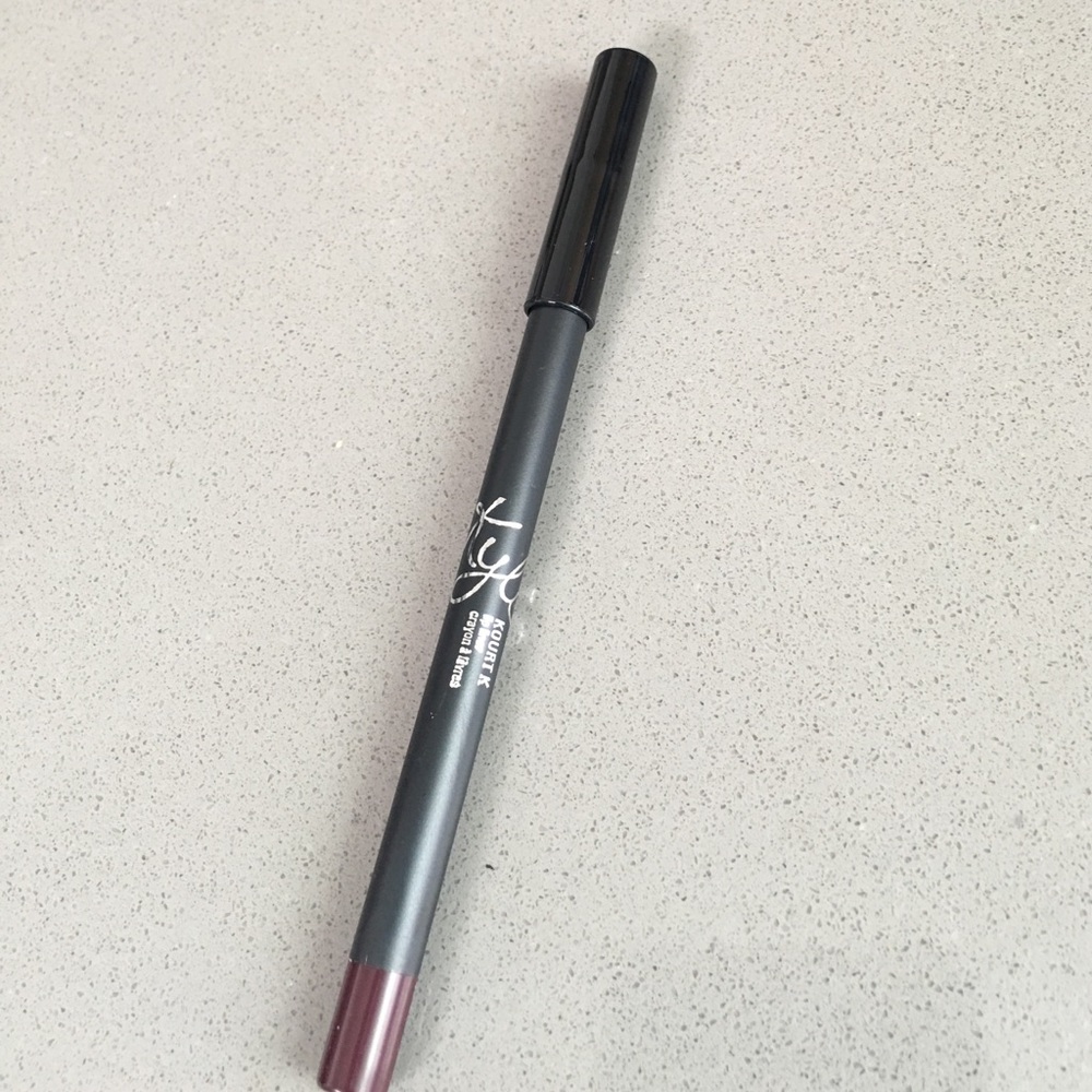Matte lipstick with liner - Picture 6 of 8