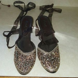 Ribbon lace up shoes