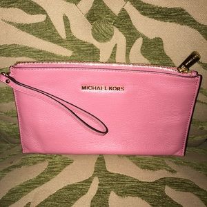 ⛔️SOLD⛔️Michael Kors clutch