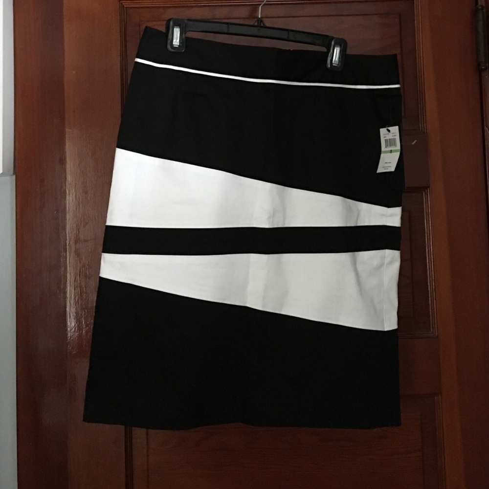 NWT Black & White skirt