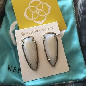 Kendra Scott Kathryn White Banded Agate earrings