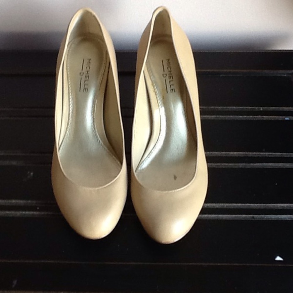 Cream, 2 1/2" heels, business like