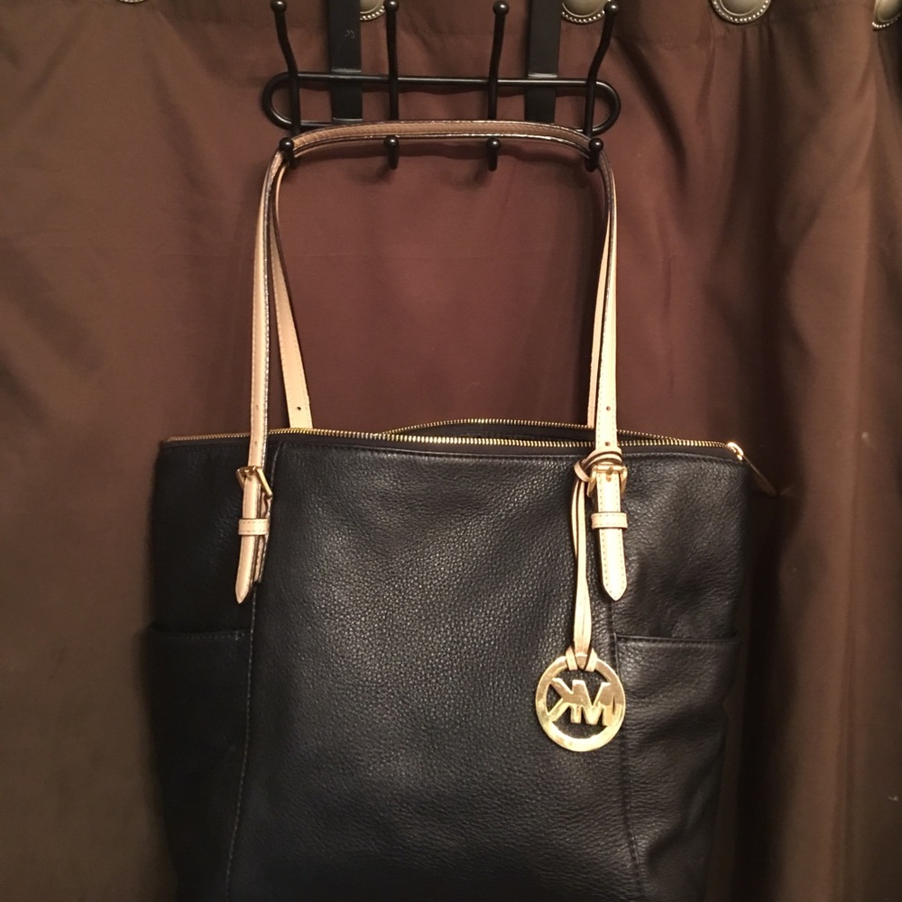 Michael kors hand bag