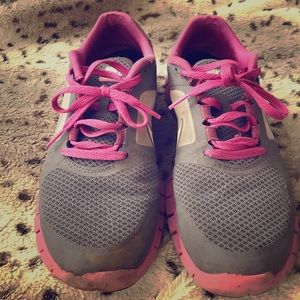 Pink and gray Nike free run 3