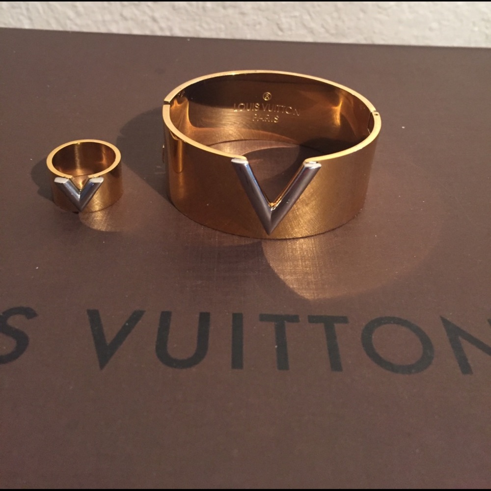 Cuff and Ring Set ! Beautiful Reposh