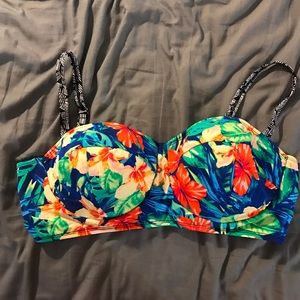 Hibiscus 🌺 floral bikini top!