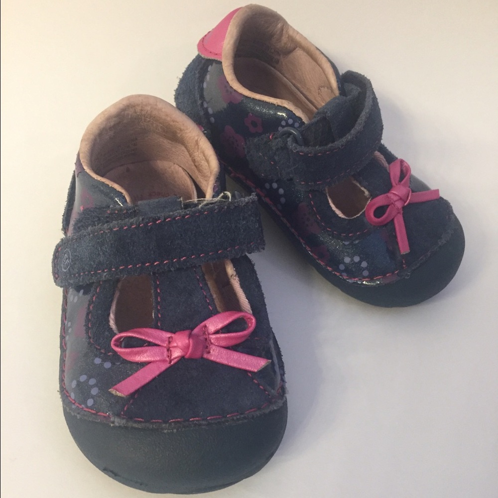 Stride rite size 4. Excellent condition.