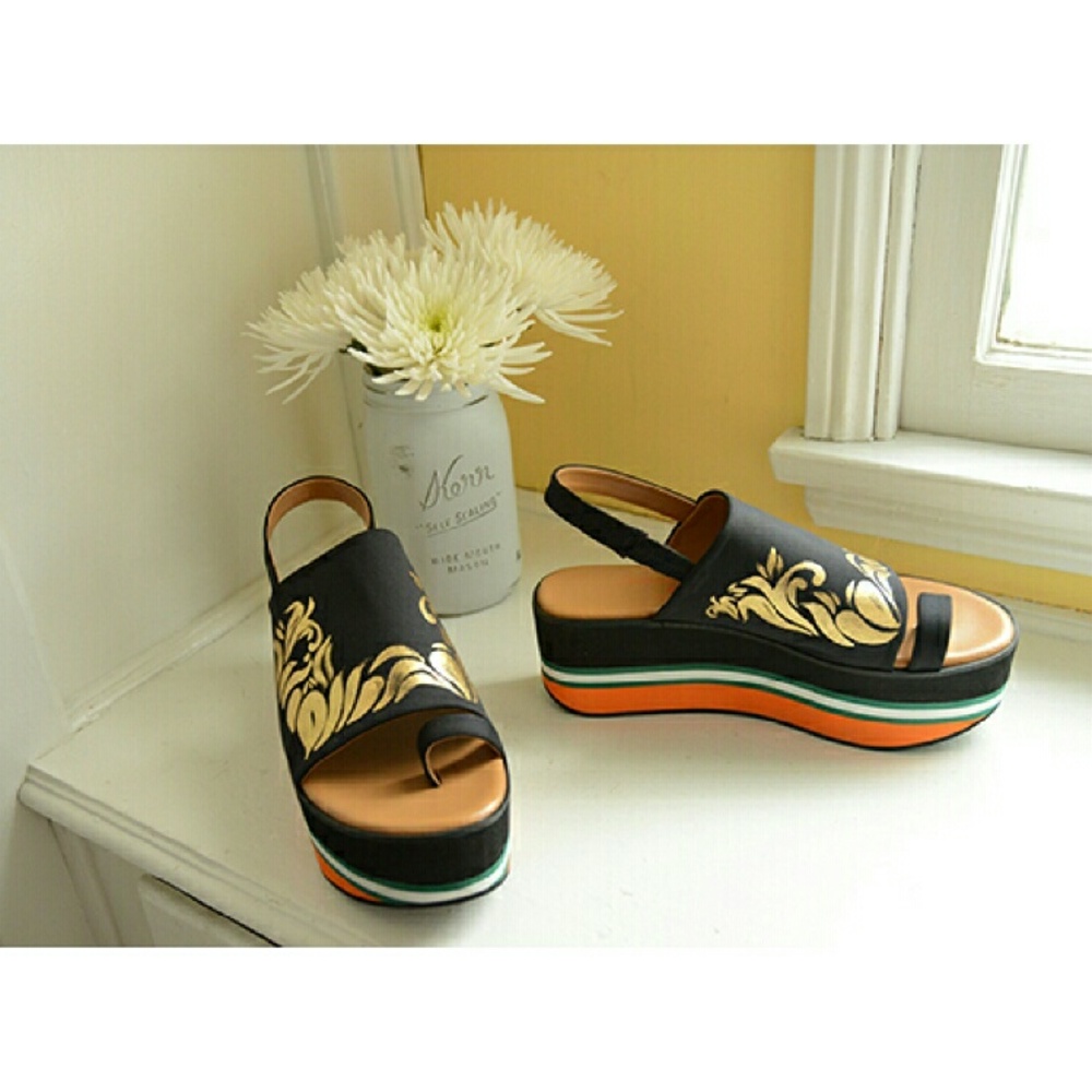Clover Canyon Blk/Gold Foil Platform Slingbacks - Picture 2 of 4