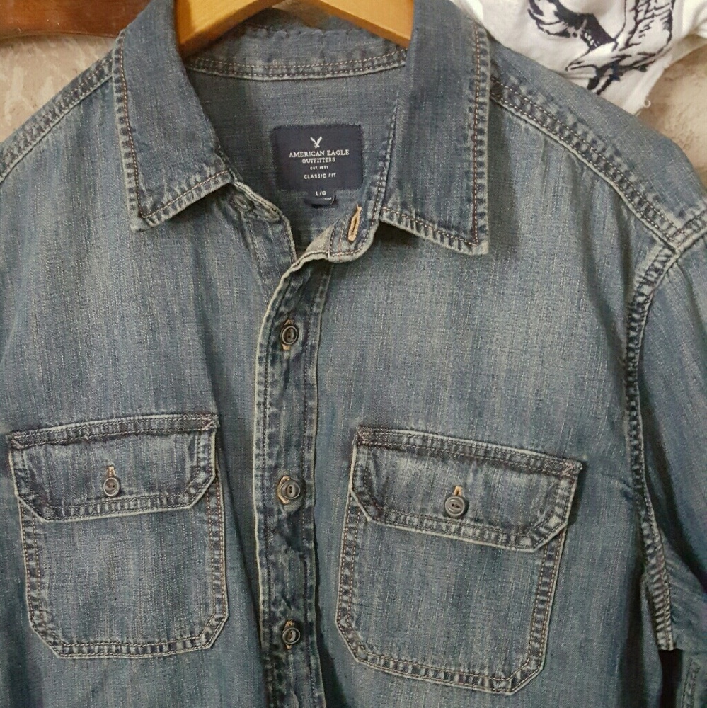 A&E sz L  Denim Button Down