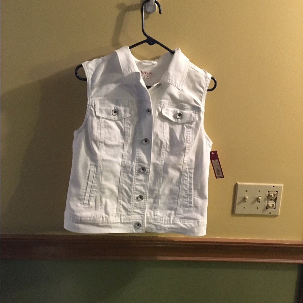 New with tags Merona white denim vest size medium