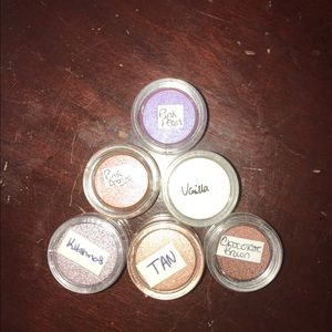 MAC PIGMENT SAMPLES $5 each