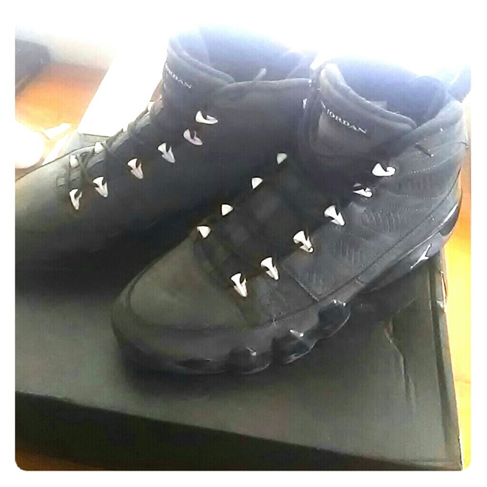 Size 13 black and white retro 9s