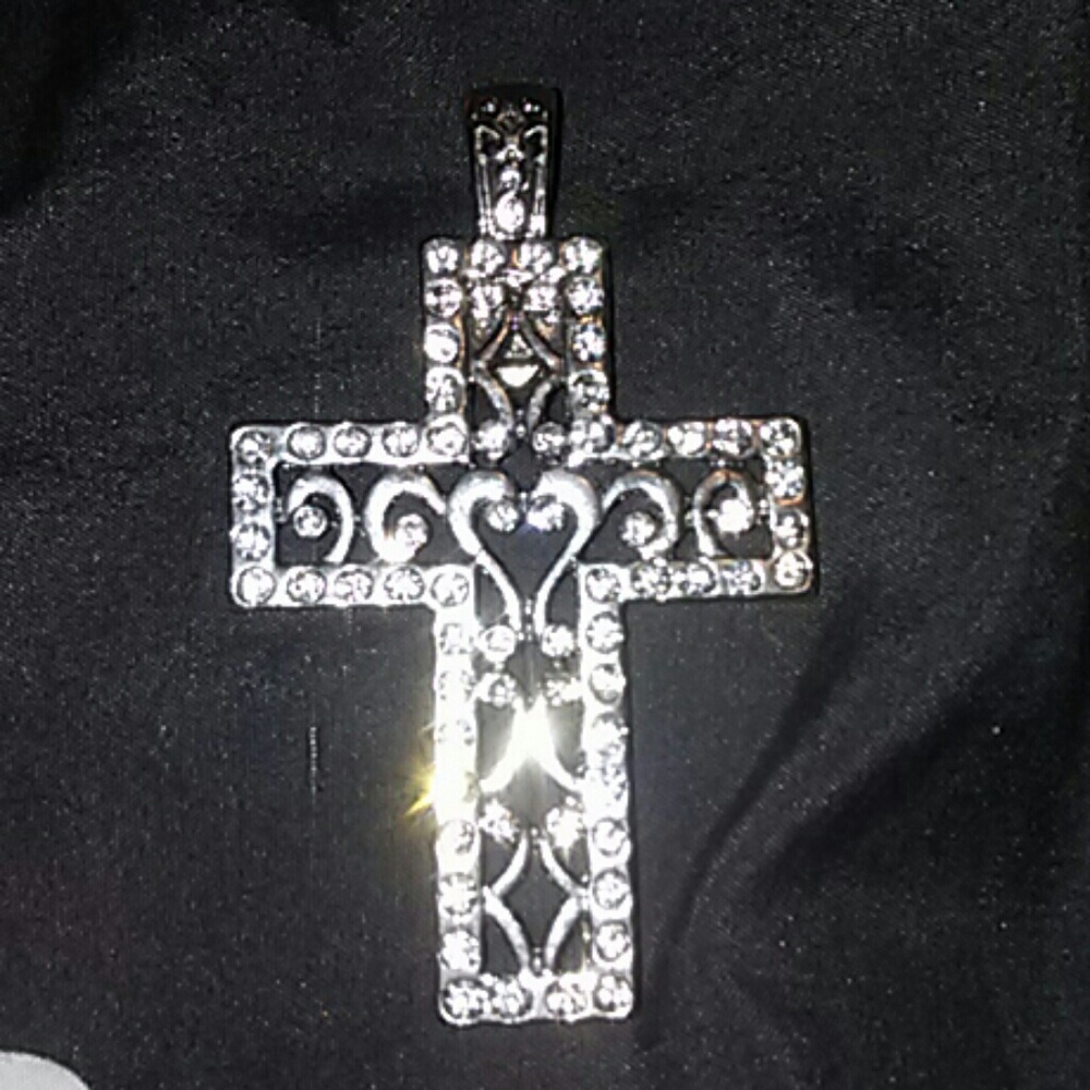 Sterling silver cross pendent with cz's